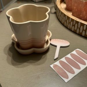 Le Creuset flower pot